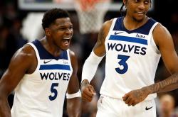 三亿体育体育视频-森林狼遭遇伤病潮全队备战压力倍增