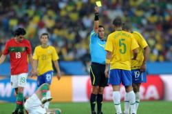 巴西足球俱乐部欠薪危机，球员集体抗议的简单介绍