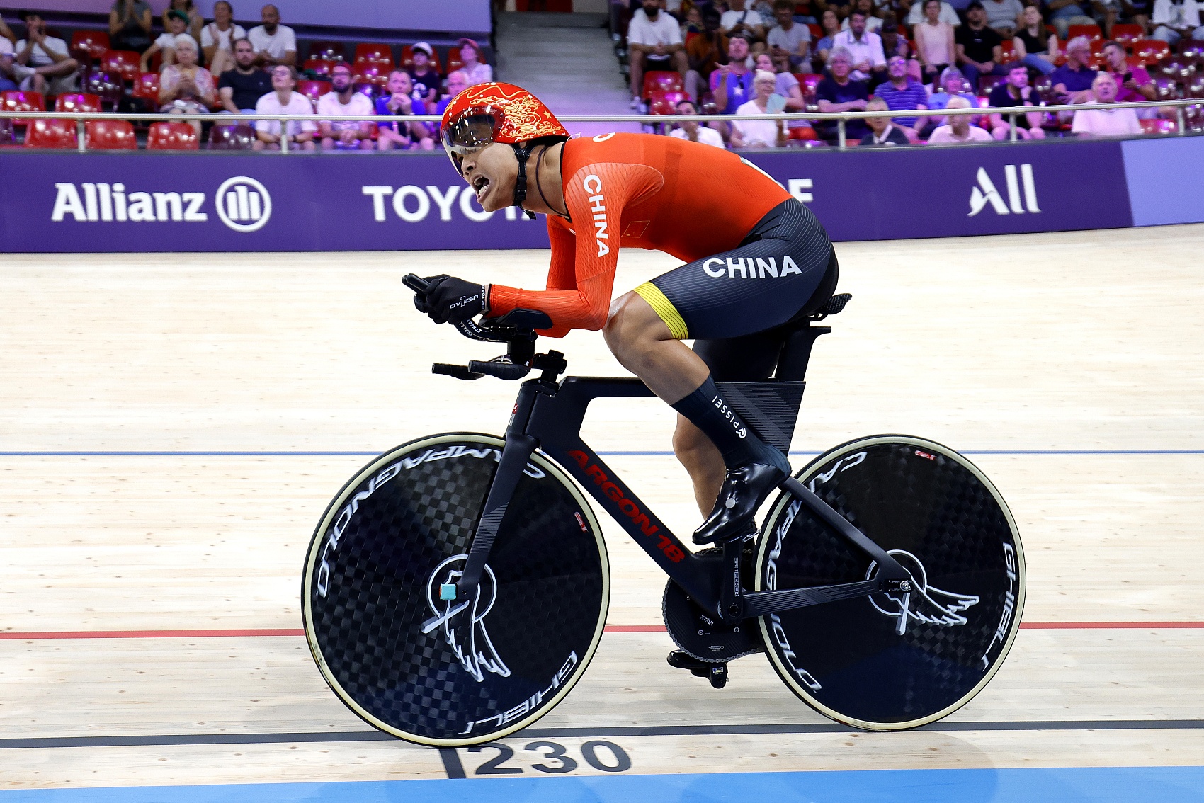 英国自行车运动员豪取金银牌 英国自行车运动员豪取金银牌