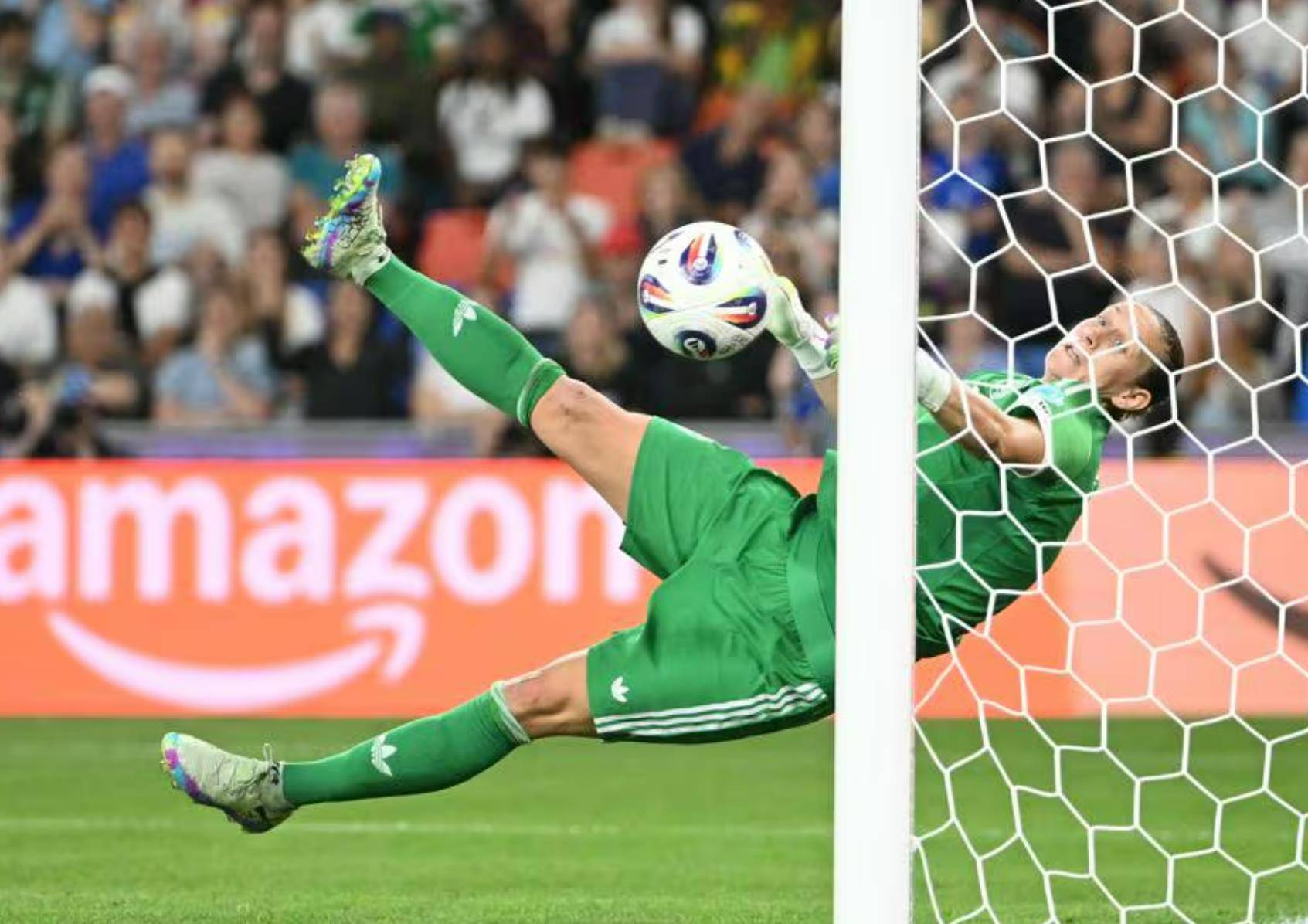 法国创下神奇战绩进入四强