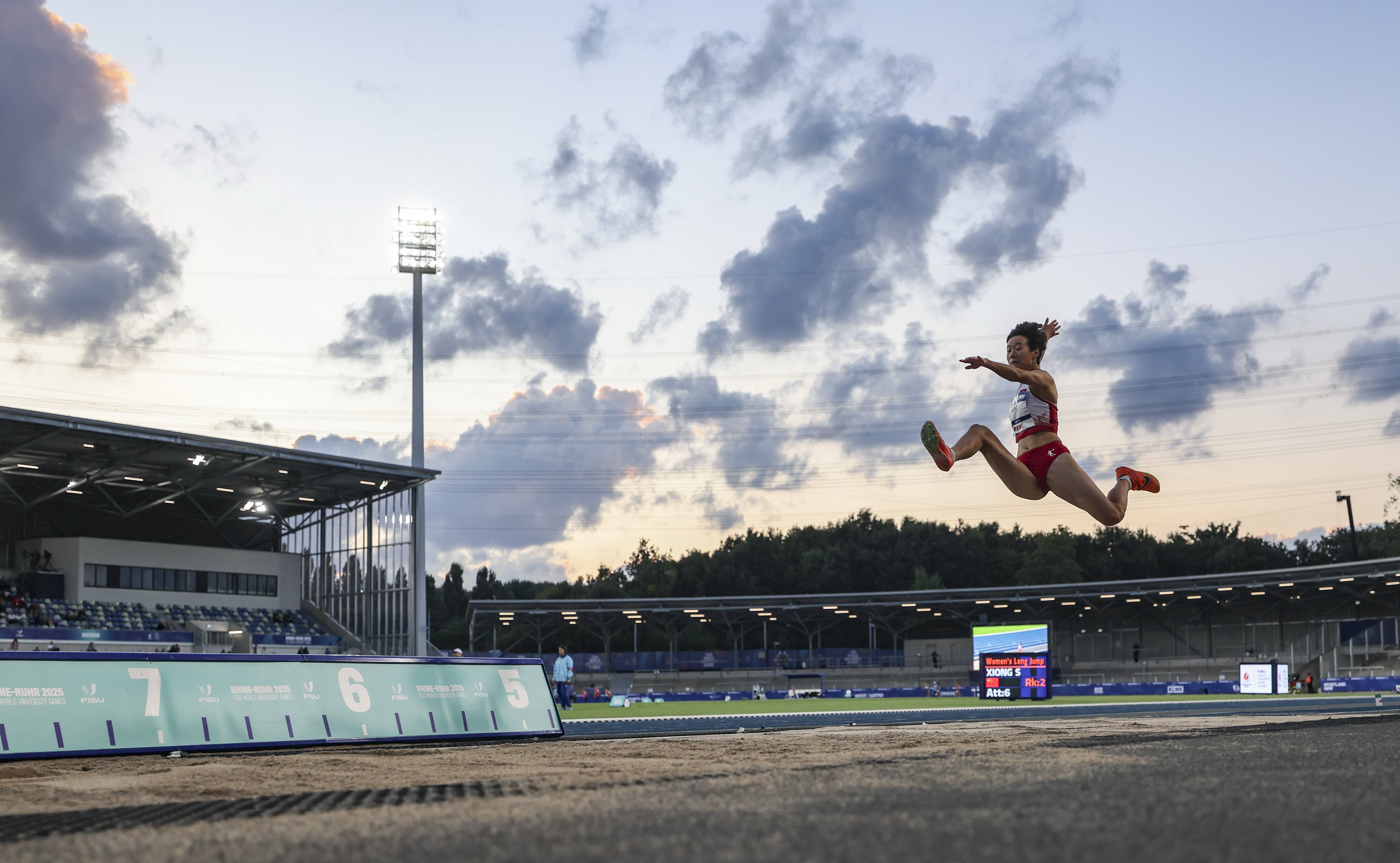 田径女子跳远：美国选手夺冠