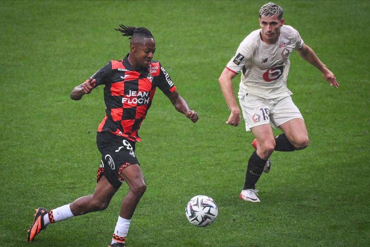 里尔客场大胜,稳坐联赛榜首 里尔客场大胜,稳坐联赛榜首