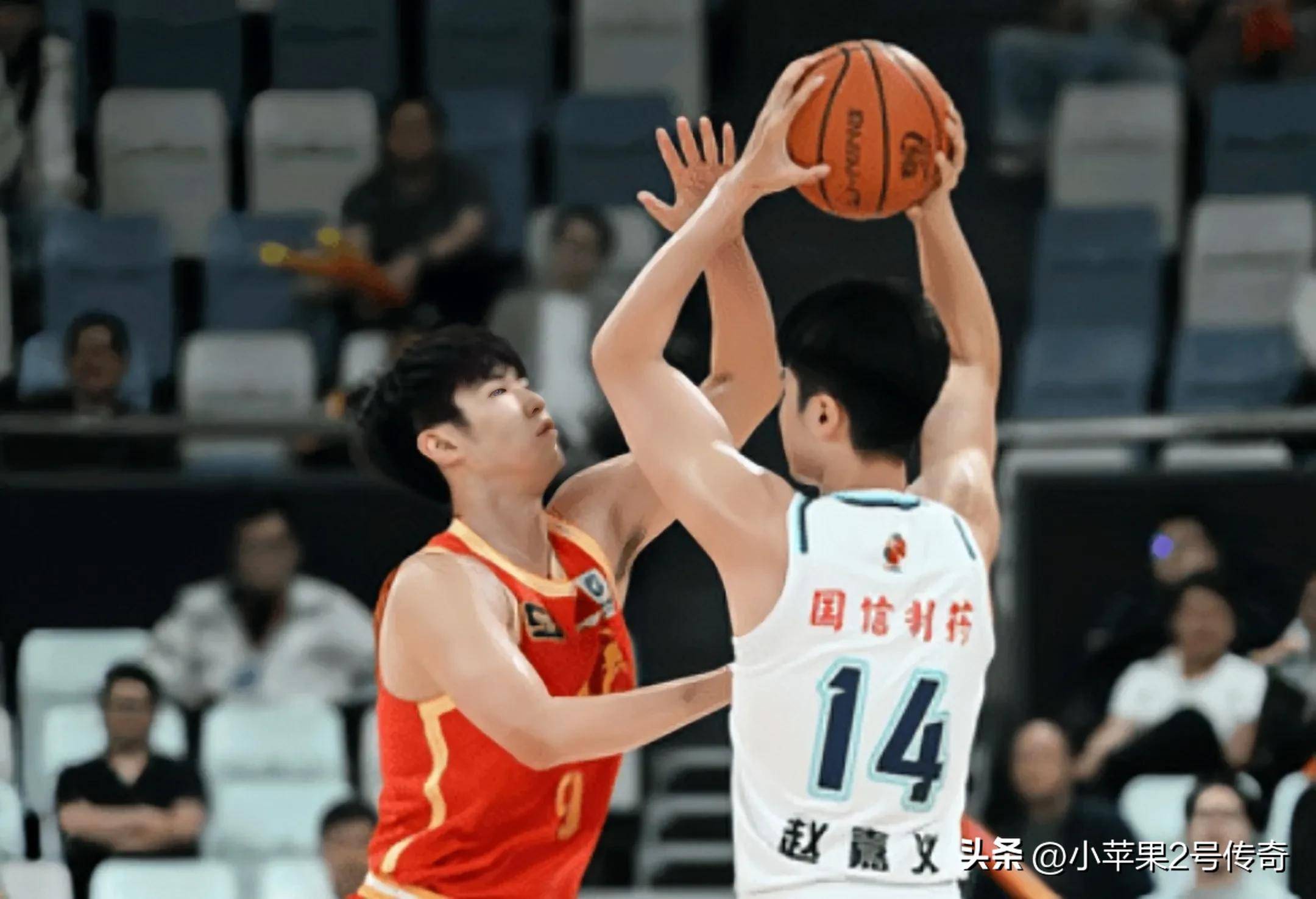 青岛男篮主场胜出，追逐季后赛梦想的简单介绍