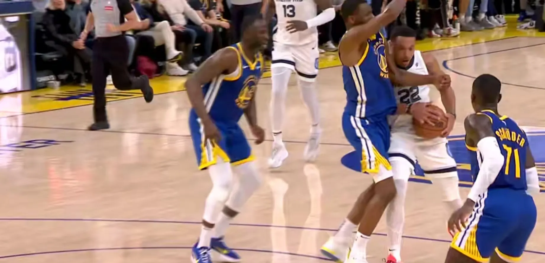 勇士横扫开拓者,终结四连败 勇士横扫开拓者,终结四连败