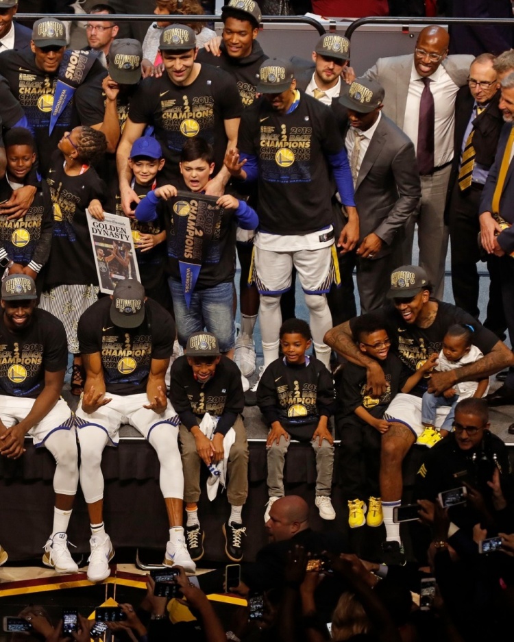 勇士横扫开拓者,终结四连败 勇士横扫开拓者,终结四连败