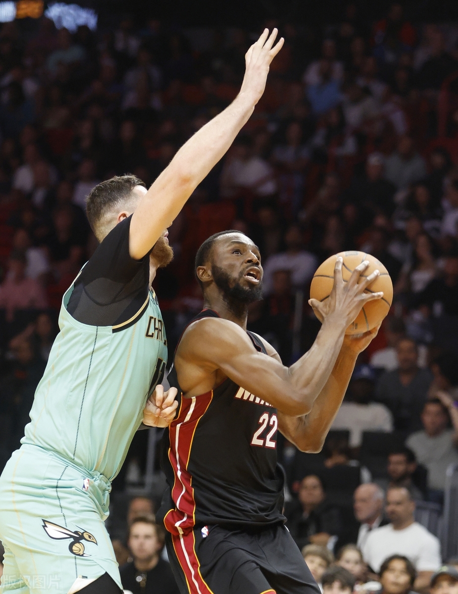 开拓者大胜黄蜂，保持胜率