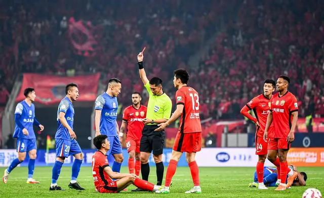 悬念重重,国际足球比赛精彩迭起的简单介绍 悬念重重,国际足球比赛精彩迭起的简单介绍