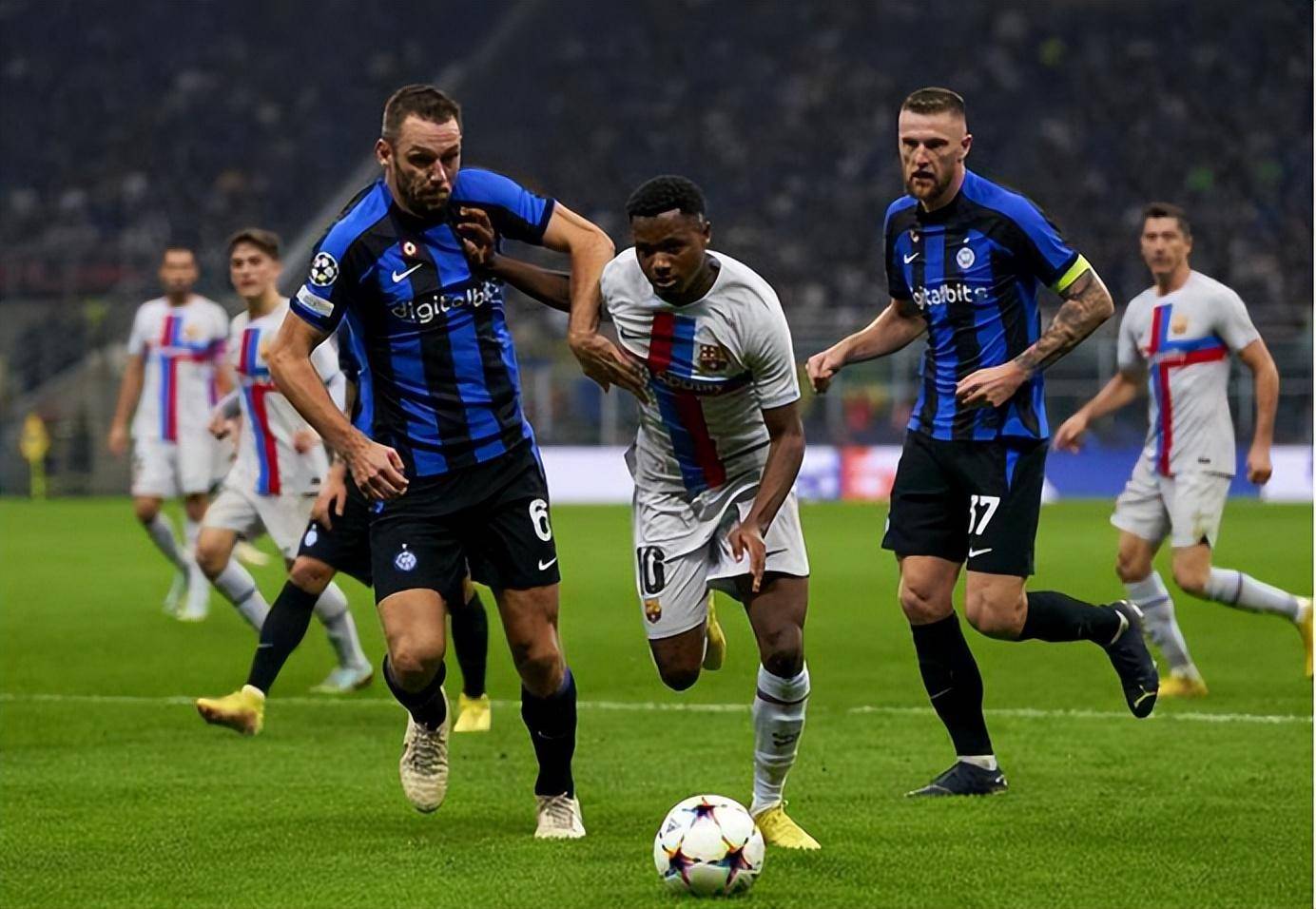 悬念重重,国际足球比赛精彩迭起的简单介绍 悬念重重,国际足球比赛精彩迭起的简单介绍