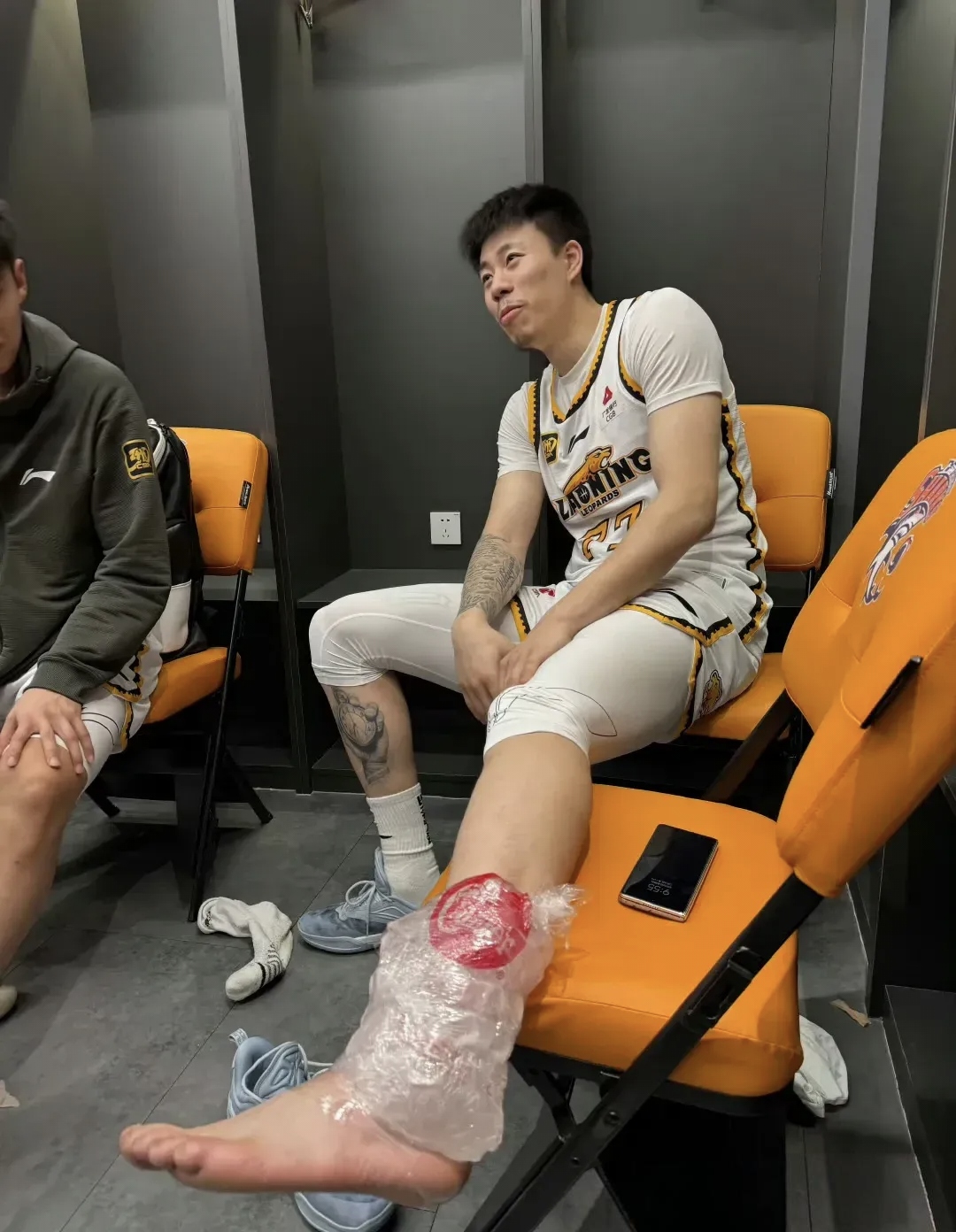 包含辽宁男篮客场大胜，向总冠军发起冲击的词条