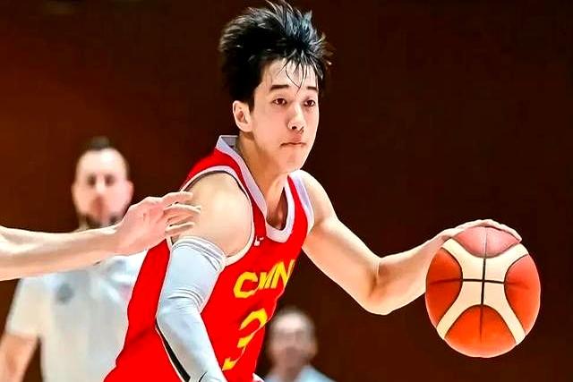 江苏男篮青春风暴，帅气取胜！