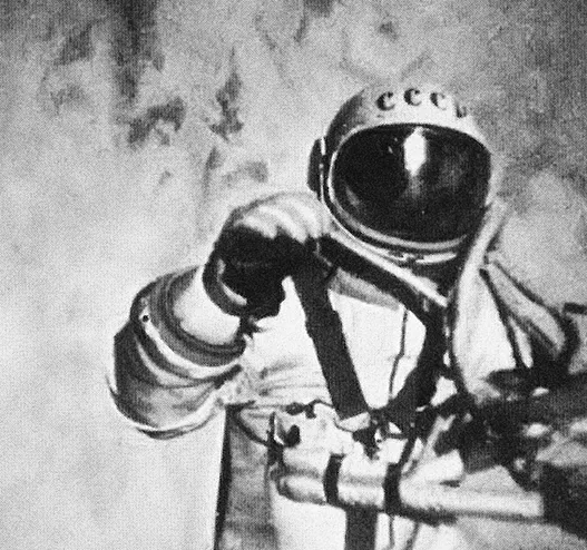 泪奔胜利者在激烈角逐中拔得头筹的简单介绍