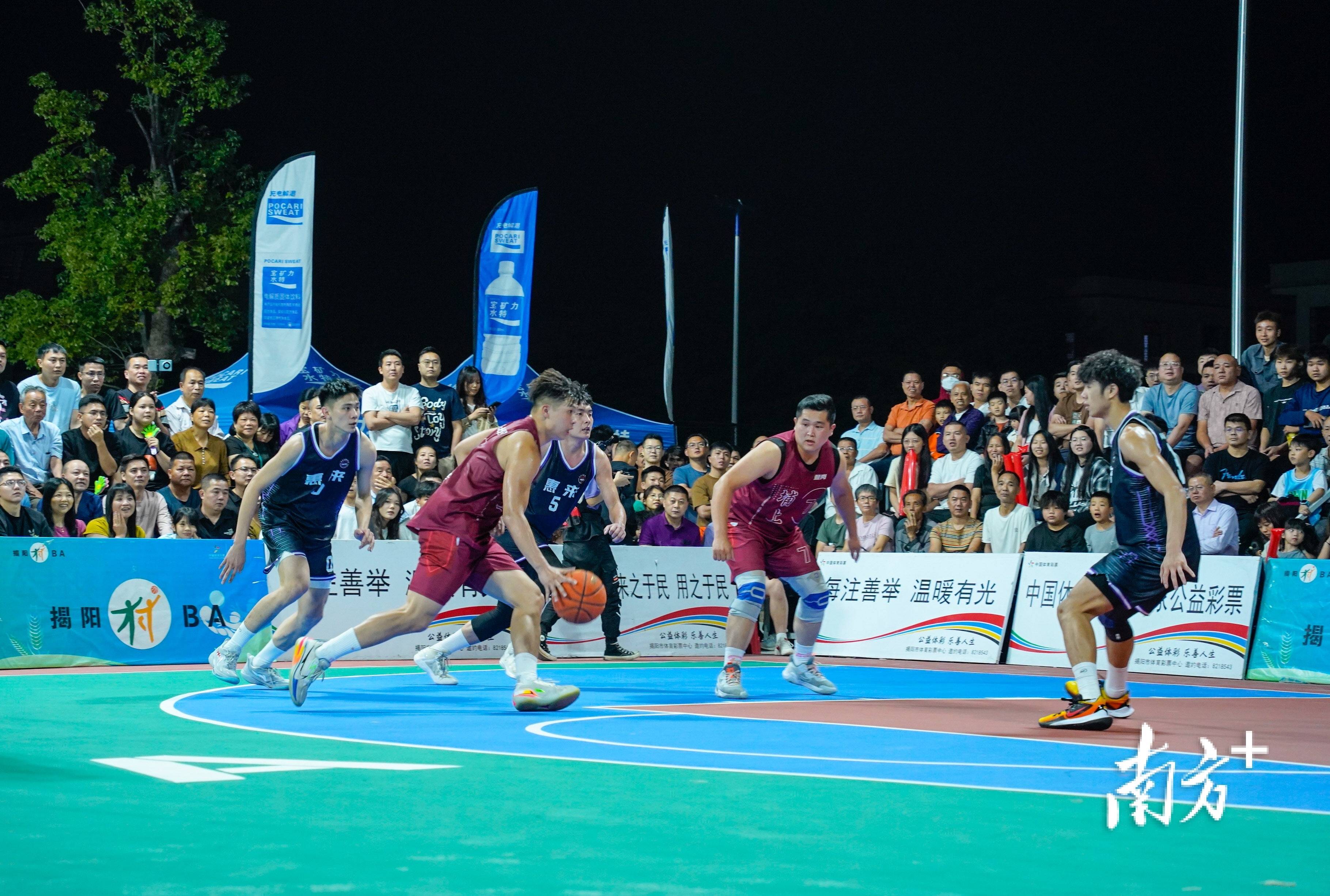 关于篮球明星助阵赛场球迷情绪高涨的信息 关于篮球明星助阵赛场球迷情绪高涨的信息