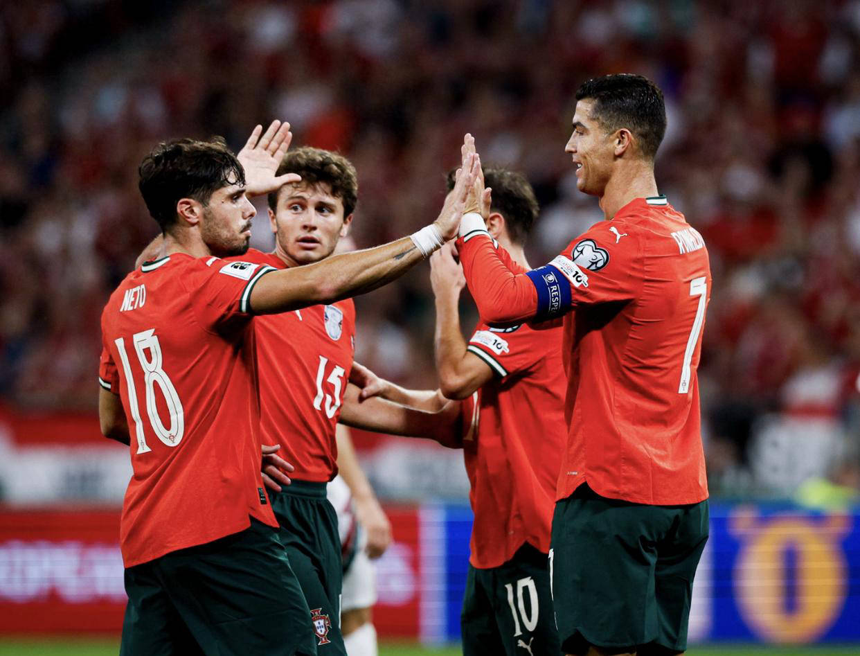 包含英格兰战胜德国，晋级欧预赛半决赛的词条