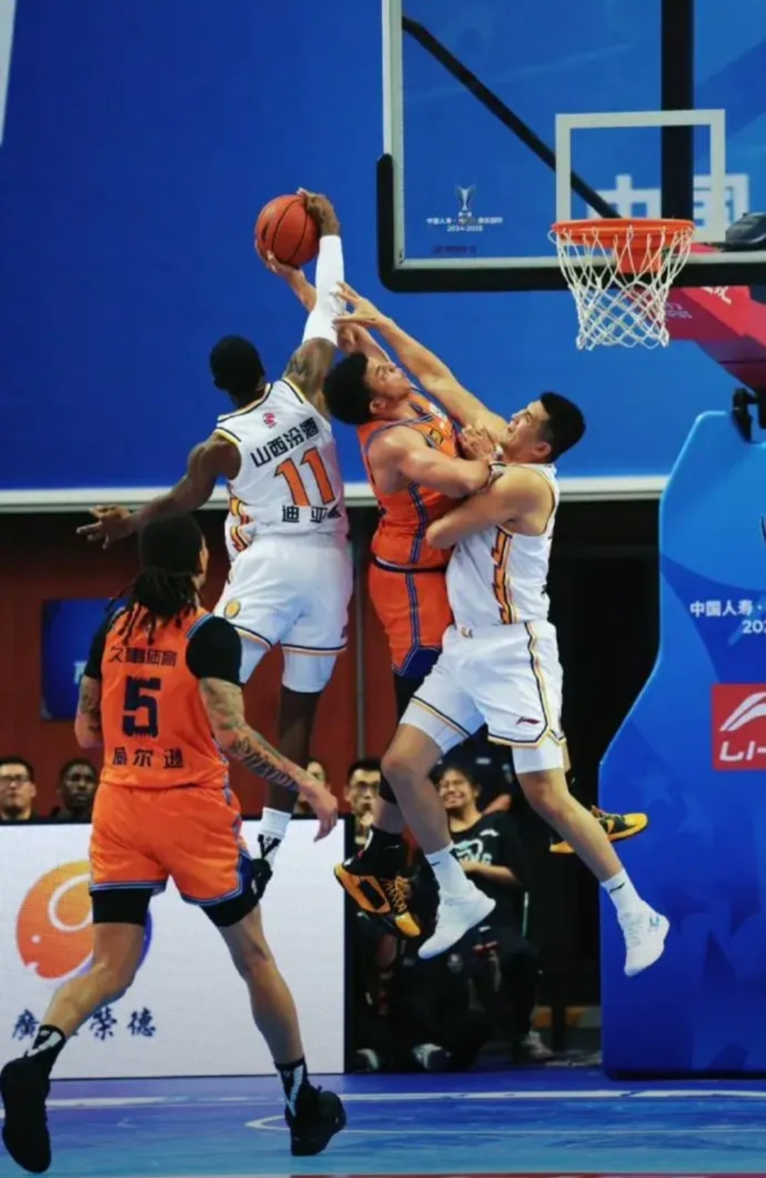 上海男篮逆转获胜，豪取六连胜