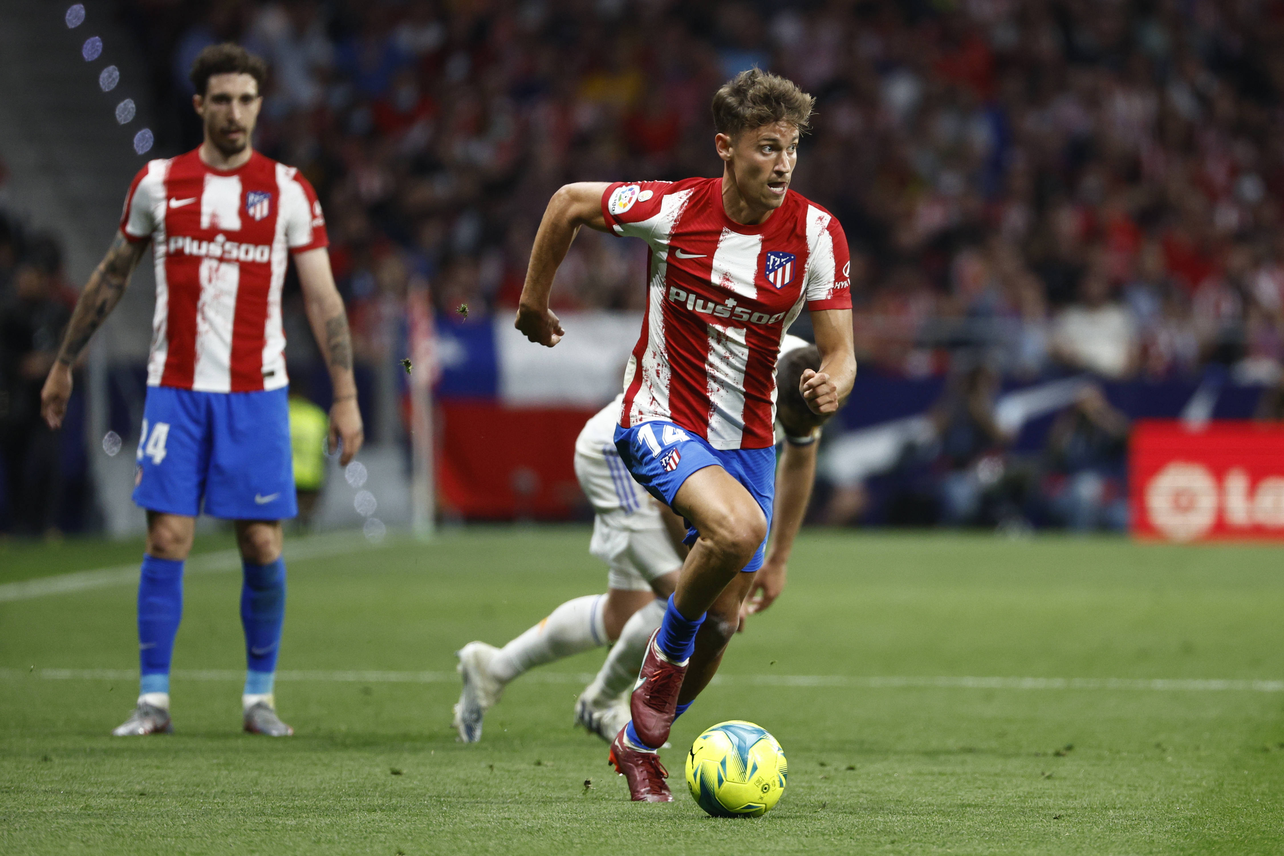 包含马德里竞技客场逆转逼平对手，保持不败战绩的词条