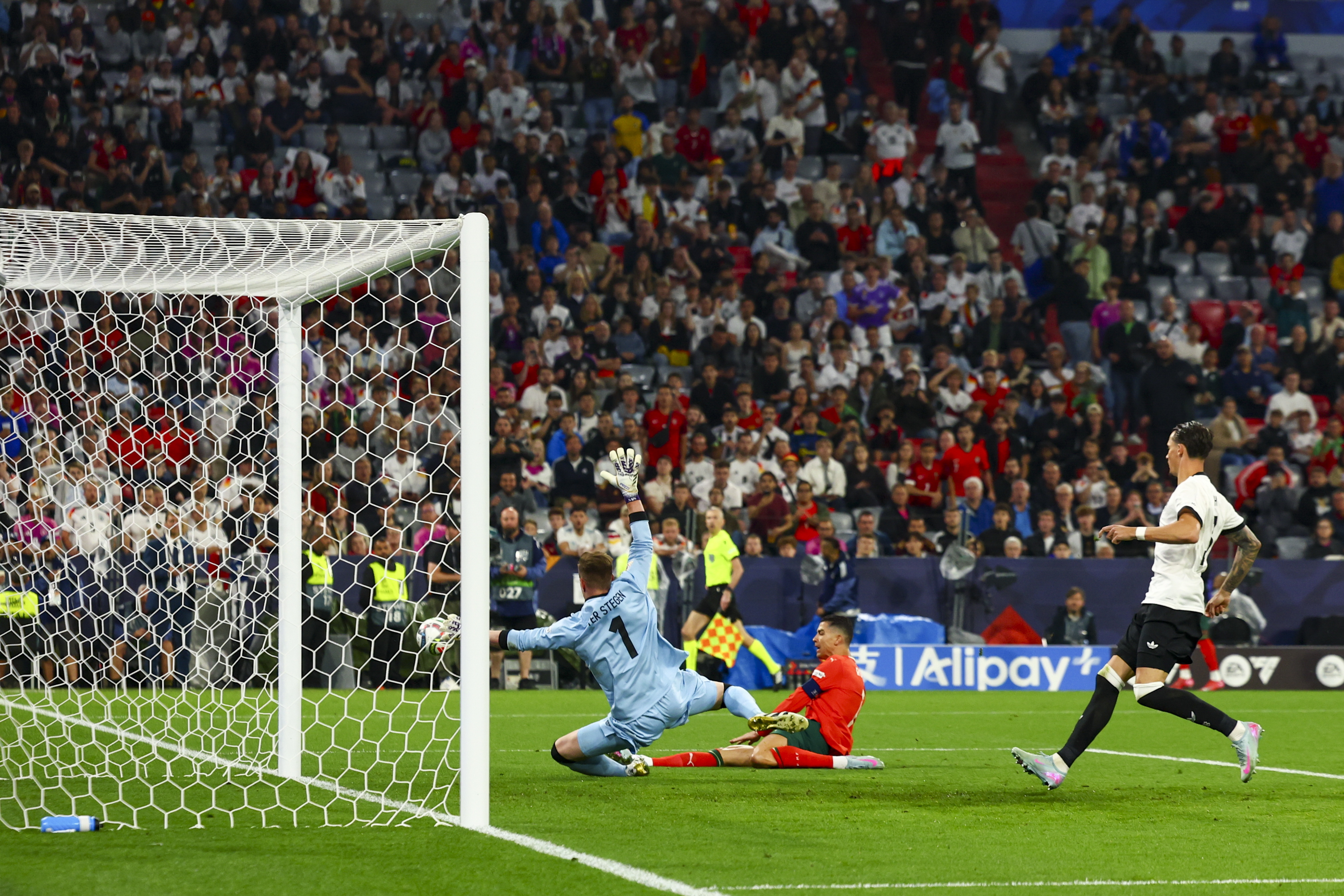 葡萄牙大胜法国，队长绝杀成为焦点